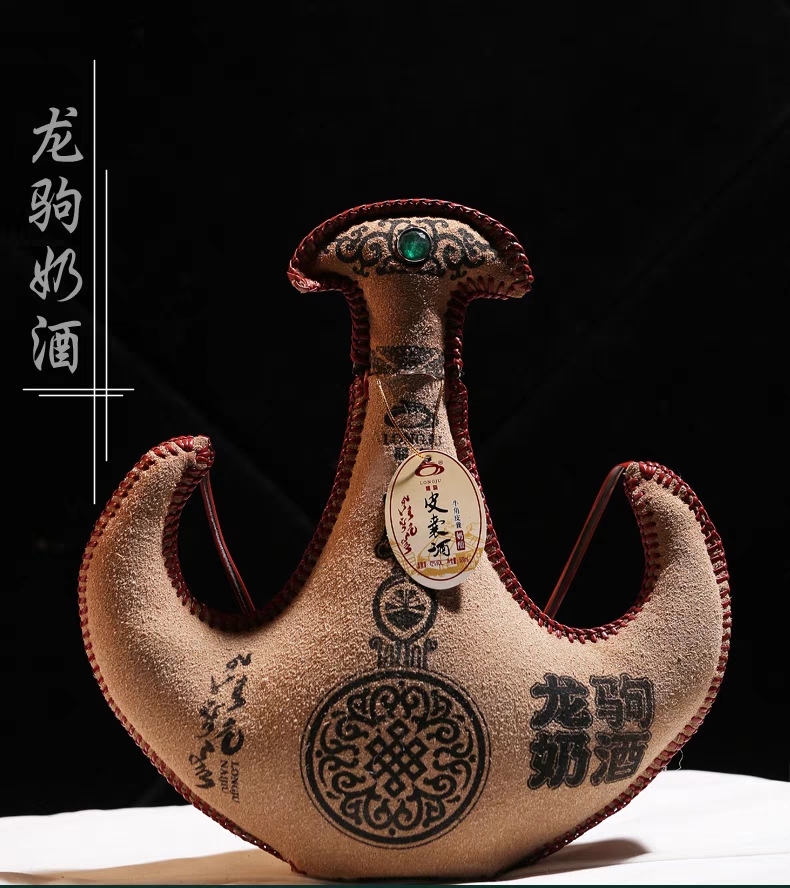 进博展览展示品牌 厂家直销马奶酒内蒙古特产真皮囊酒龙驹42度500ml